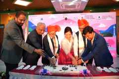 Tteok cutting ceremony along with the governing council of IKC