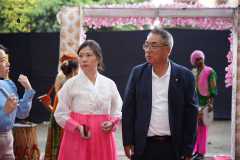 Welcoming prominent  Korean guests
